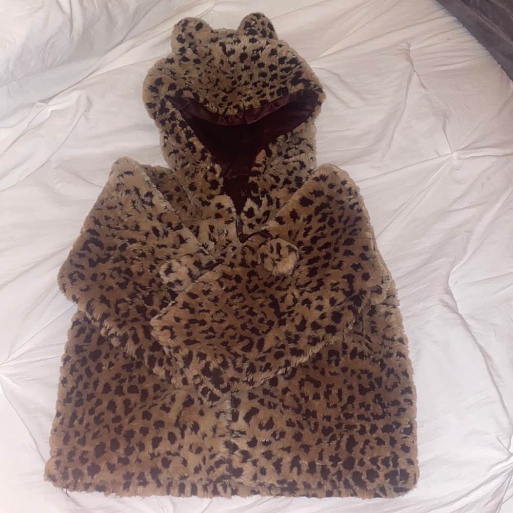 Cachcach cheetah furry jacket super cute!